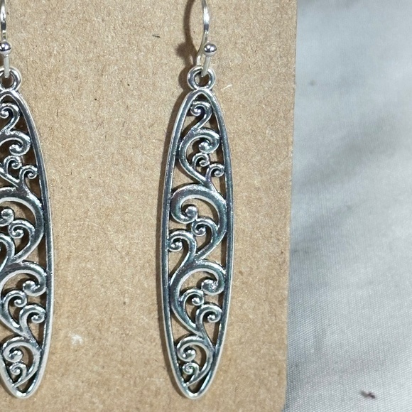 2/$20 Silver tone long marquee w/filigree & swirl hook earrings NWOT - Picture 3 of 10